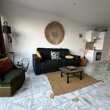 Appartement En Rez De Jardin Sur La *