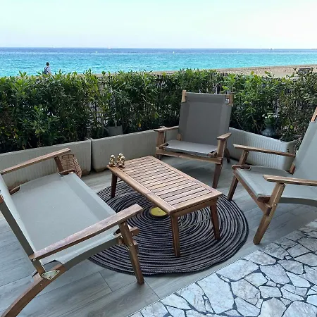 En Rez De Jardin Sur La * Menton