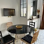 En Rez De Jardin Sur La Ментона
