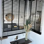 En Rez De Jardin Sur La Апартаменты Ментона