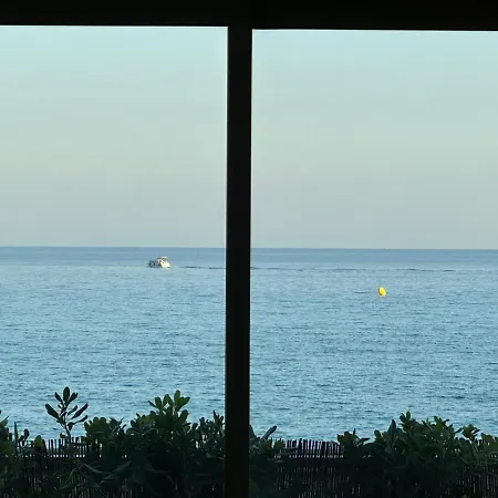 En Rez De Jardin Sur La Апартаменты *